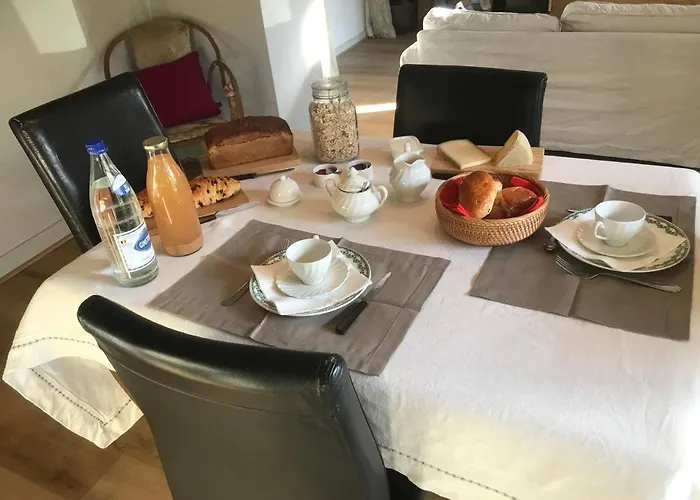 La Ferme Aux Oiseaux Homestay *