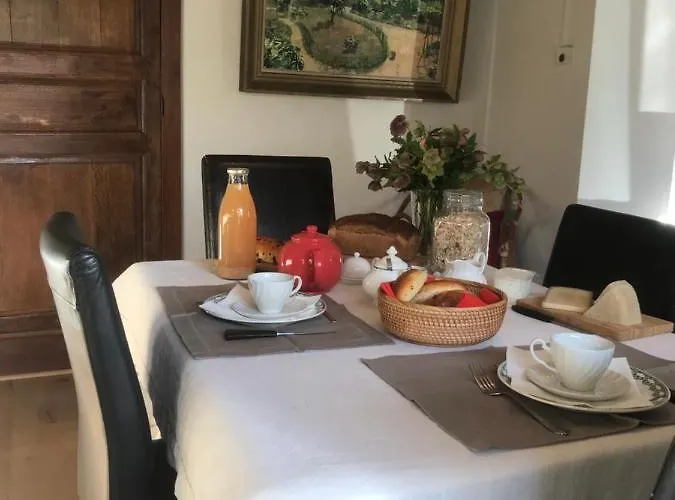 La Ferme Aux Oiseaux Homestay *